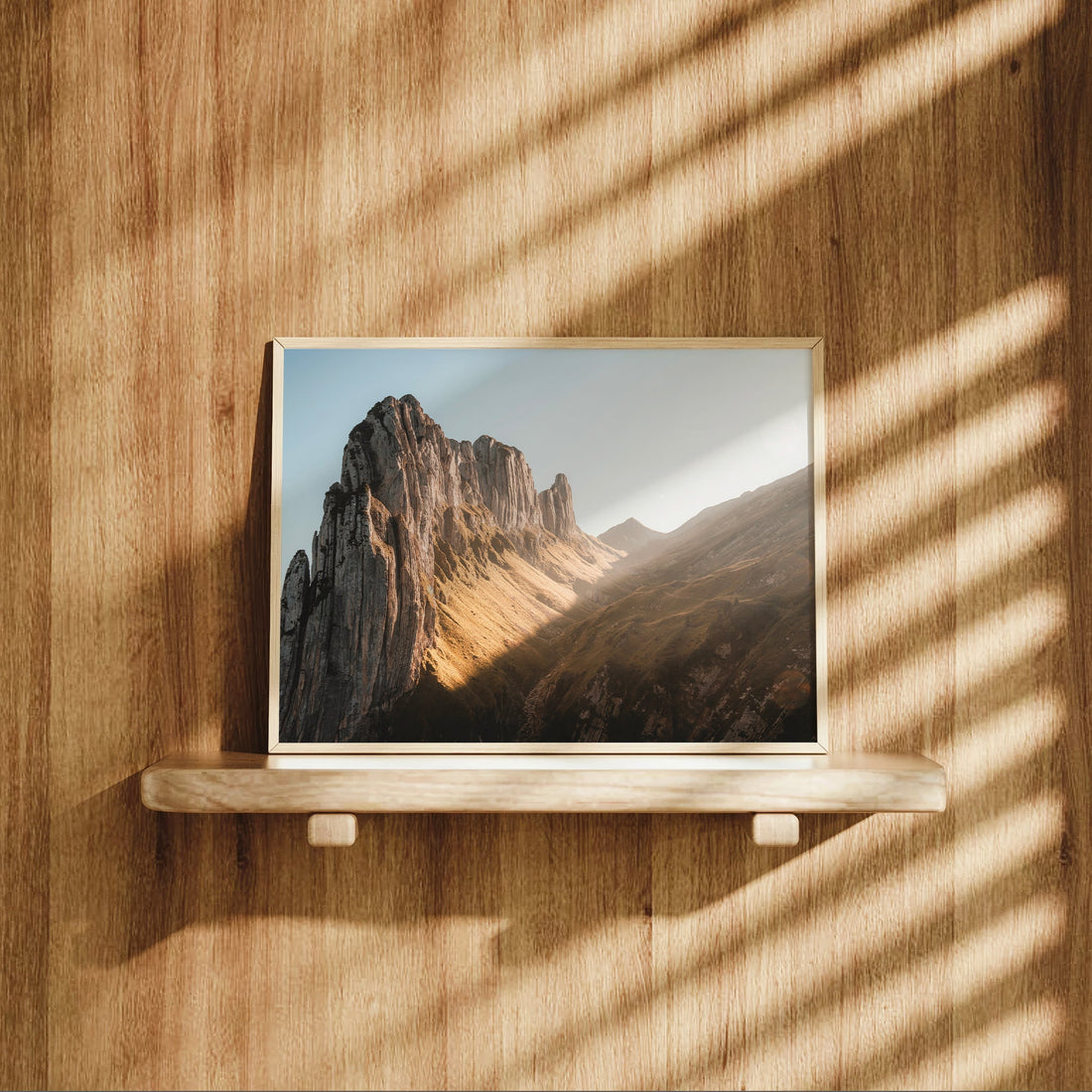 Minimalist Swiss mountain print featuring Saxer Lücke’s iconic ridge line and sweeping alpine valley.